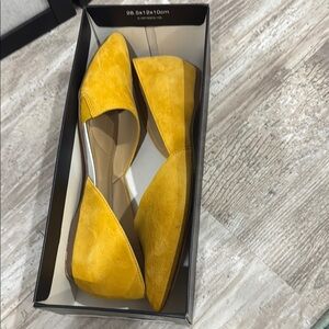 ONLY WORN ONCE. Naturalizer Yellow Flats Sleek Design